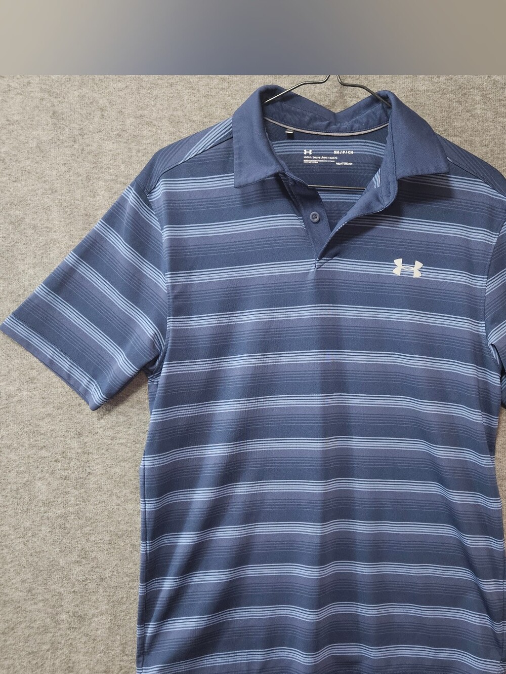 Under Armour Heat Gear Short Sleeve Polo Loose Fit Men's Size Small Blue Stripes